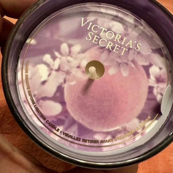 Victoria's Secret Candle - Love Spell Candle - Picture 4 of 4